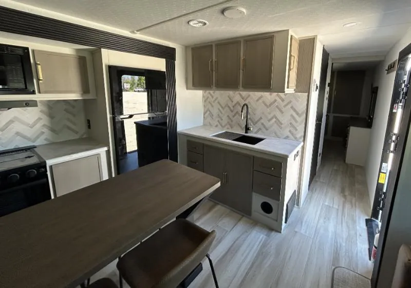 2027 Forest River Wildwood Heritage Glen 301FAM — Photo 6