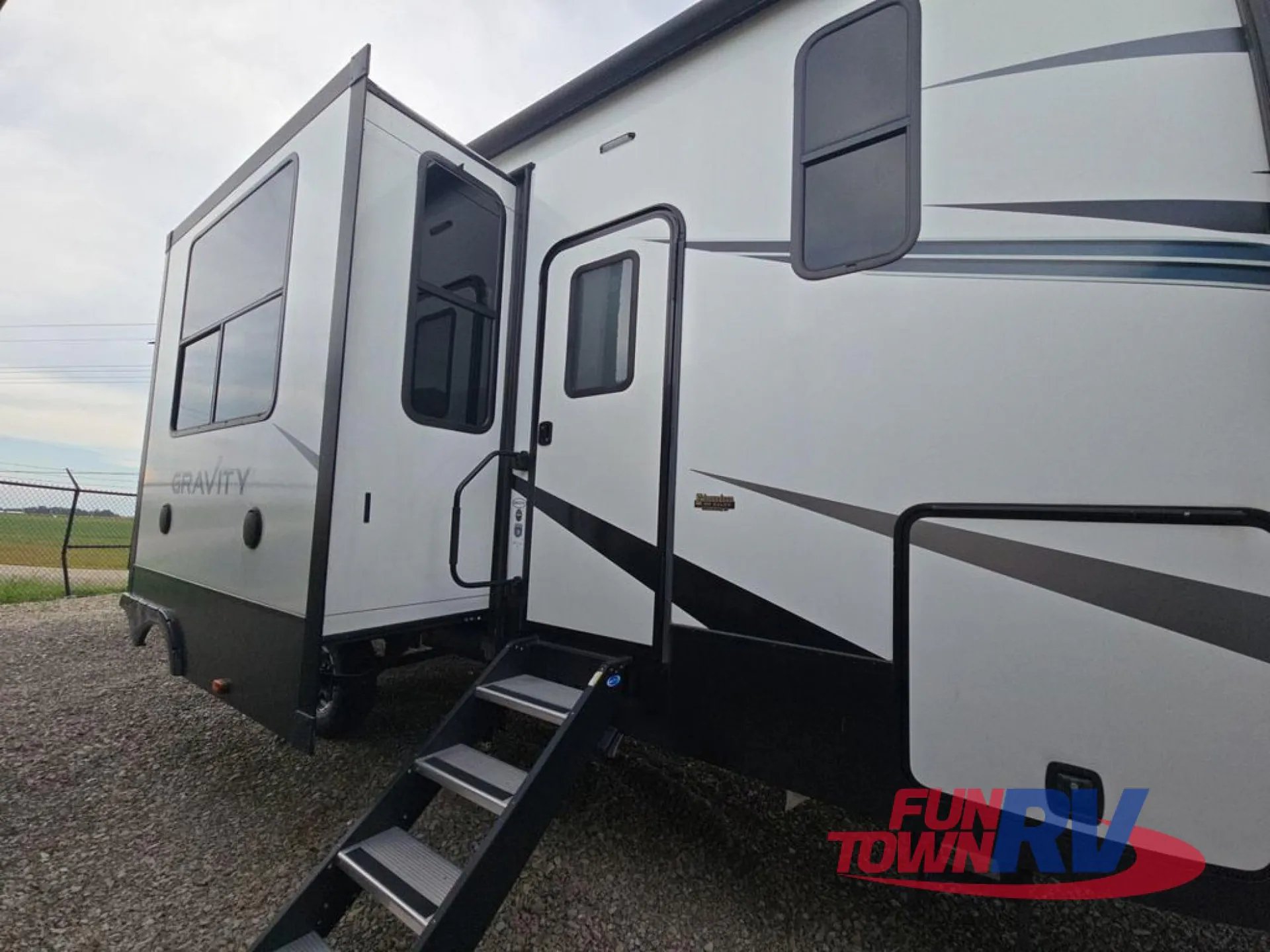 2022 Heartland Gravity 3570 - Photo 2