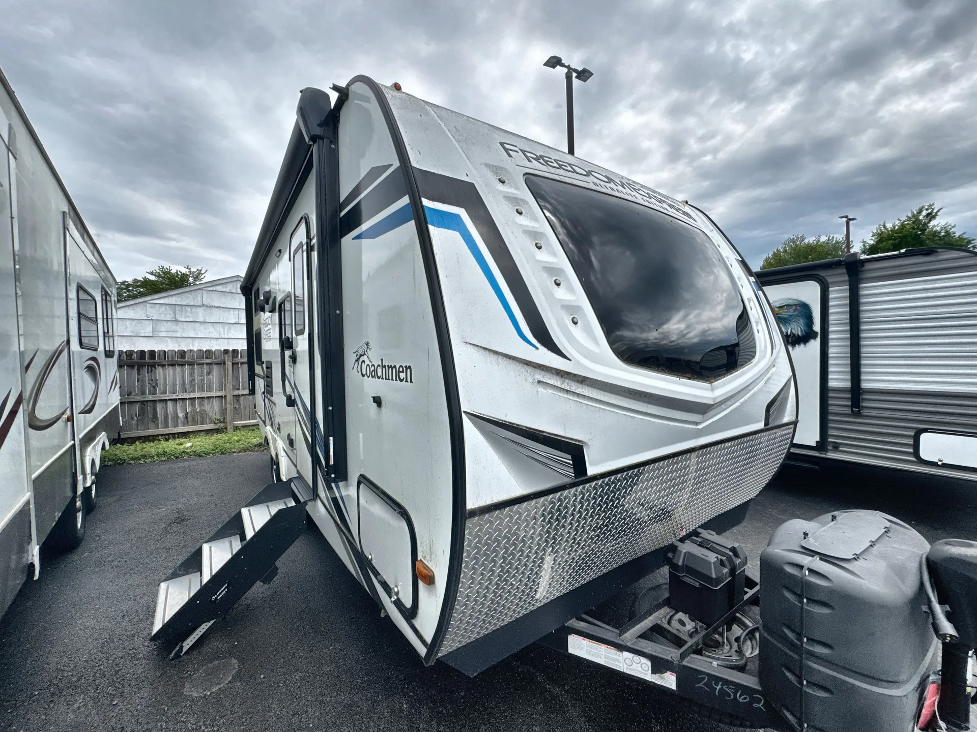 2022 Coachmen Freedom Express Ultra Lite 238BHS - Photo 2
