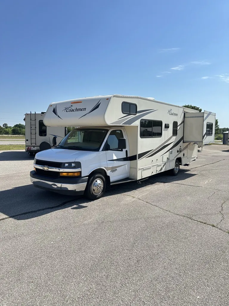 2020 Coachmen Freelander 26RS - Photo 2