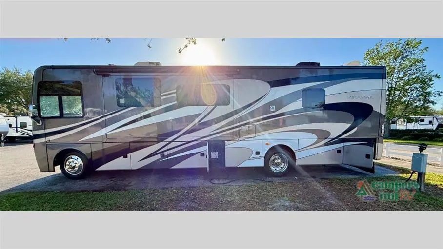 2016 Thor Motor Coach Miramar 34.1 - Photo 4