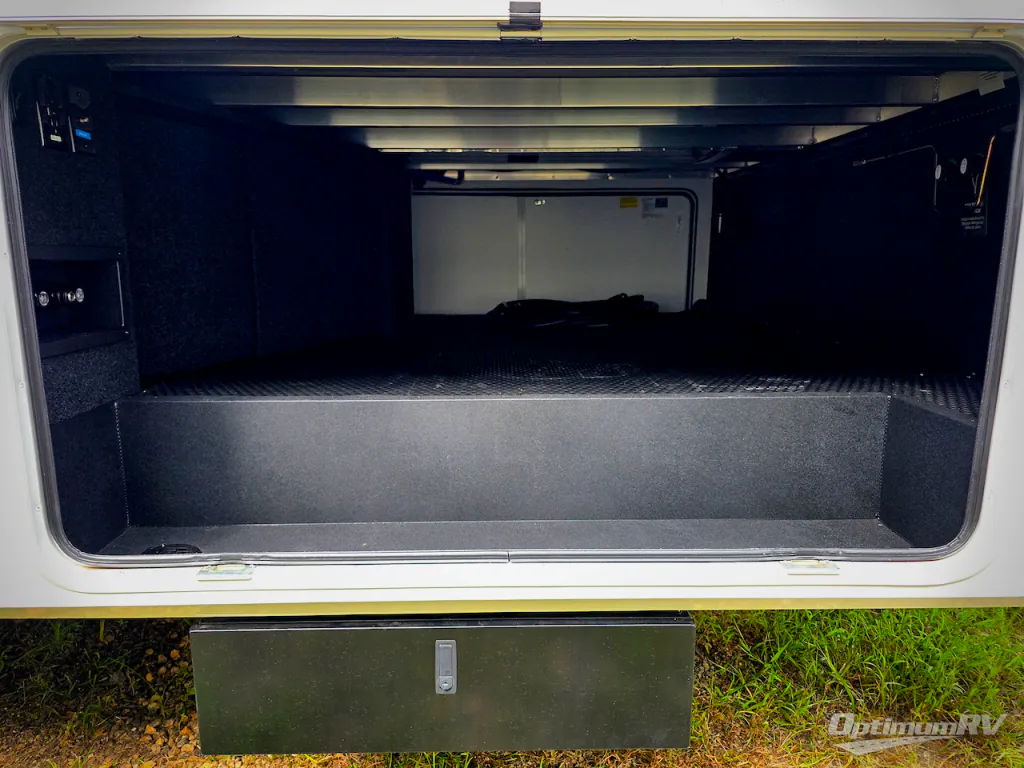 2025 Brinkley Model Z 3300, Photos photo 19