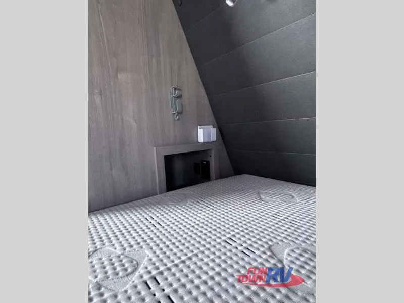 2025 Grand Design Imagine 2470BH - Photo 3