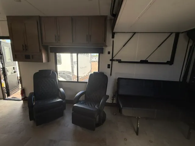 2021 Forest River Vengeance Rogue 26V — Photo 6
