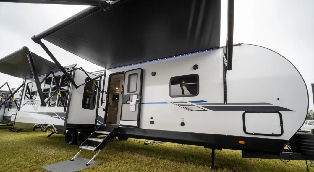 Gulf Stream Conquest Supreme 303RLI exterior