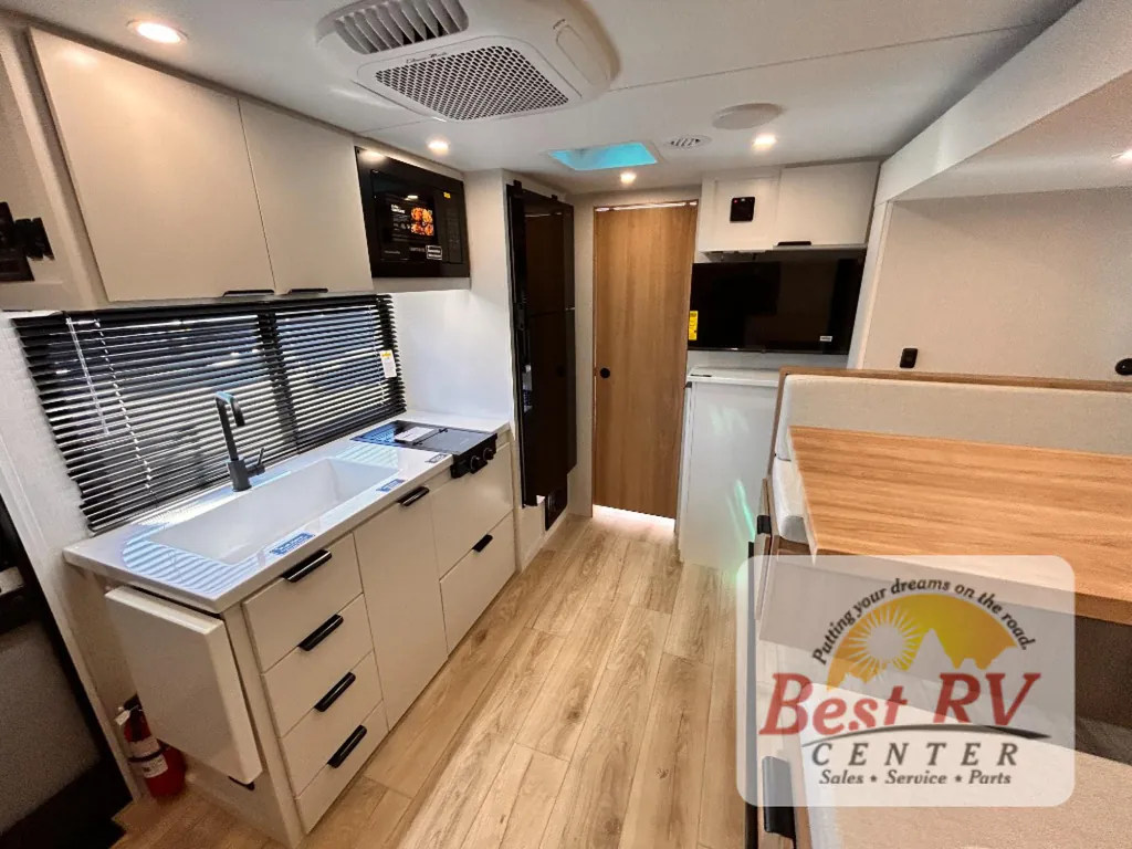 2027 Winnebago Micro Minnie 2108DS, Photos photo 19