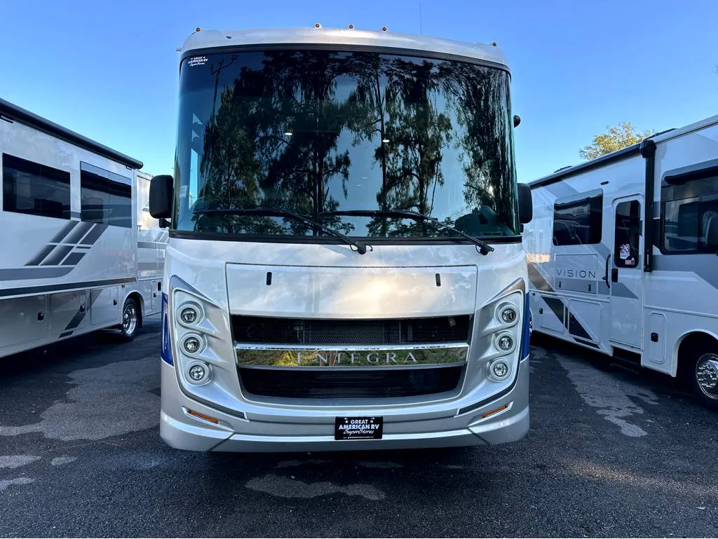 2027 Entegra Coach Vision XL 36C, Photos photo 2