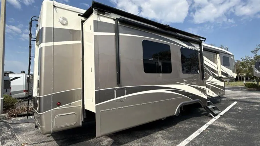 2020 DRV Luxury Suites Mobile Suites 41RSBK4 - Photo 2
