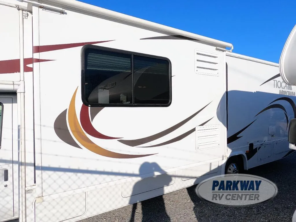 2015 Fleetwood Tioga Montara 31M - Photo 2