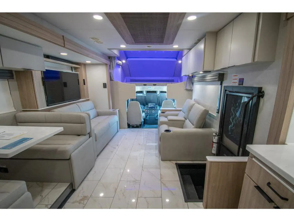 2027 Thor Motor Coach Pasadena SV 38FX - Photo 3