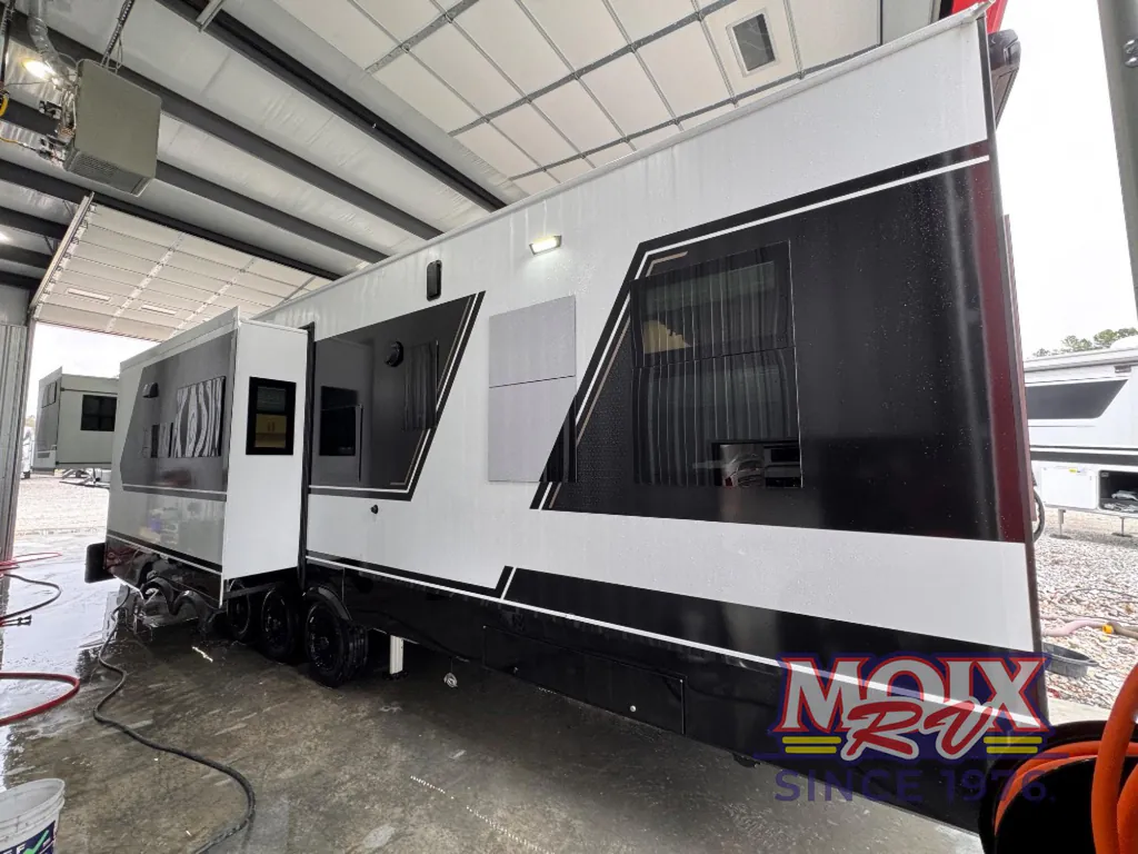 2026 Brinkley Model G 4100, Photos photo 5