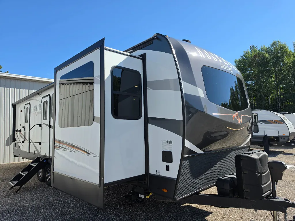 2022 Forest River Rockwood Signature Ultra Lite 8324SB - Photo 2