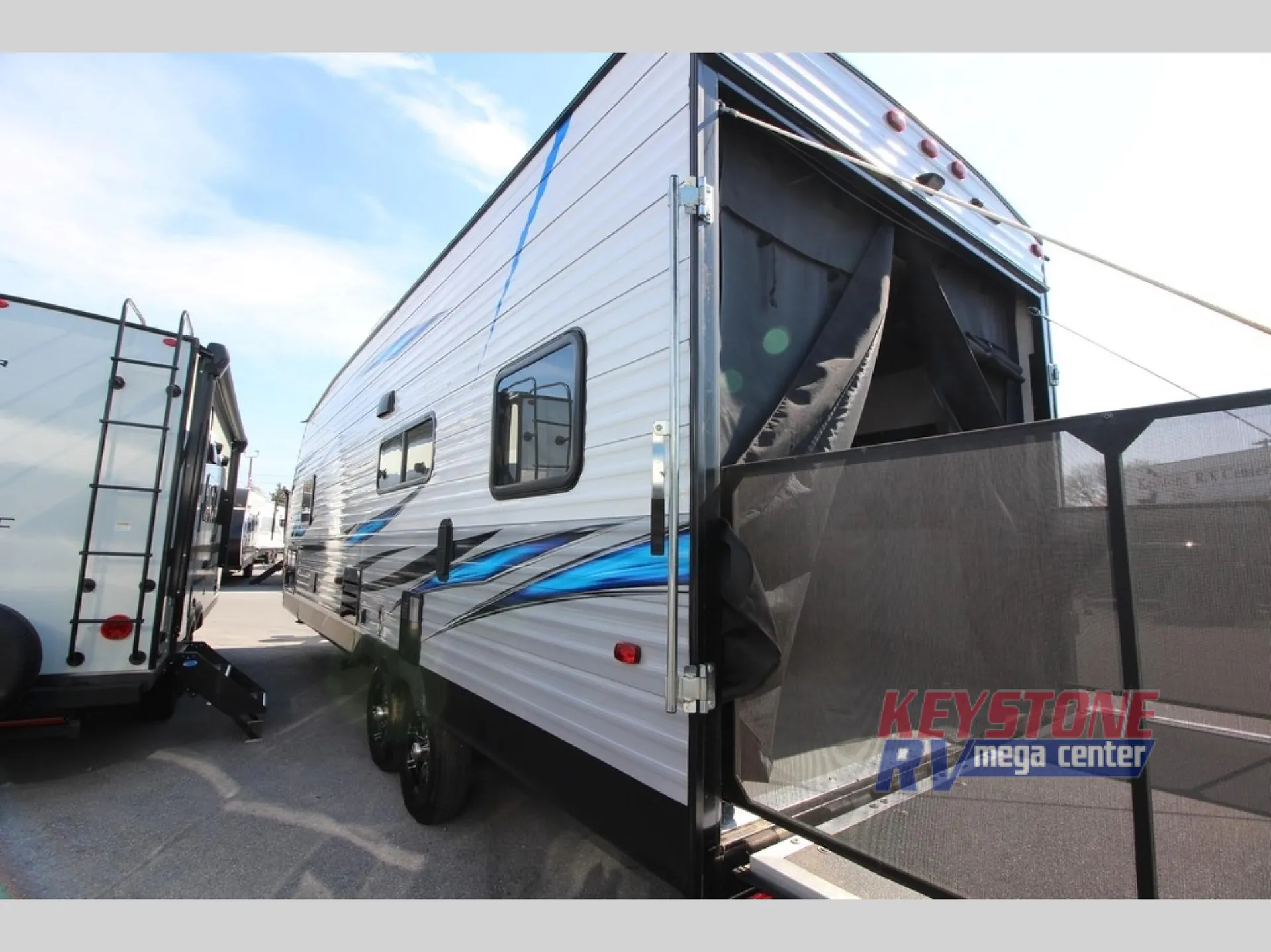 2019 Forest River Vengeance Rogue 25V — Photo 7
