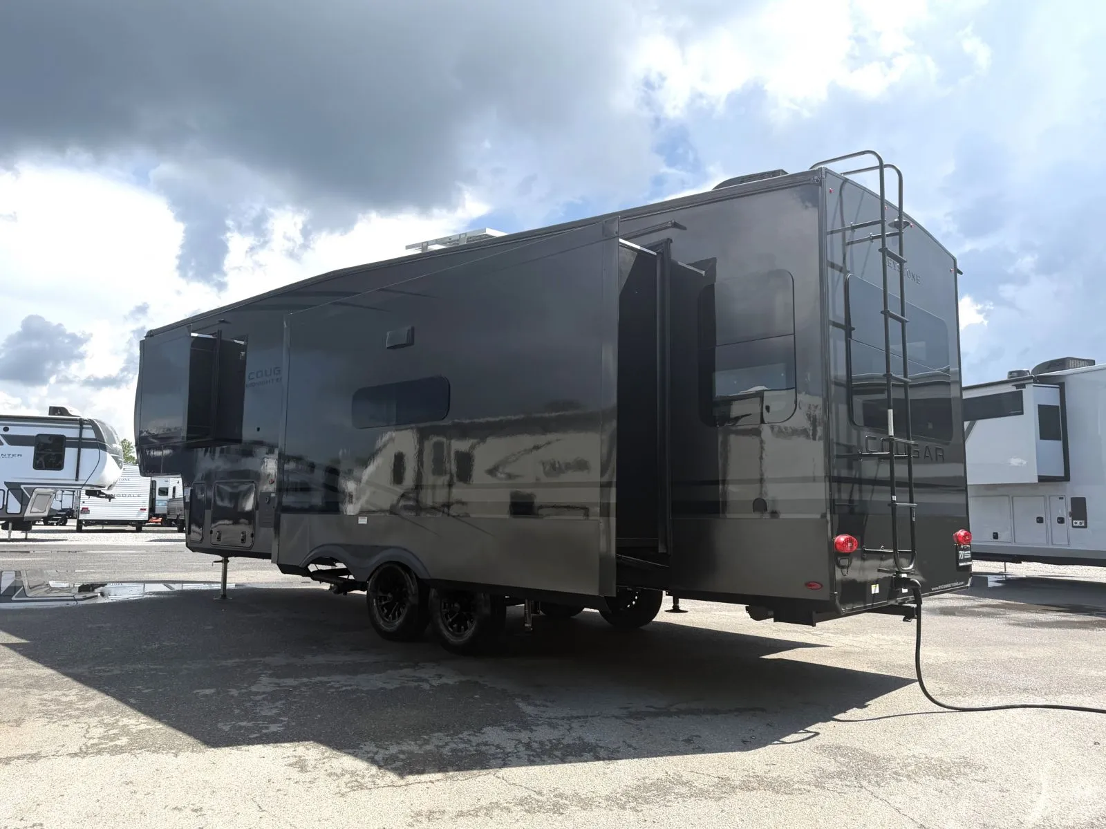 2027 Keystone Cougar 290RLS - Photo 4