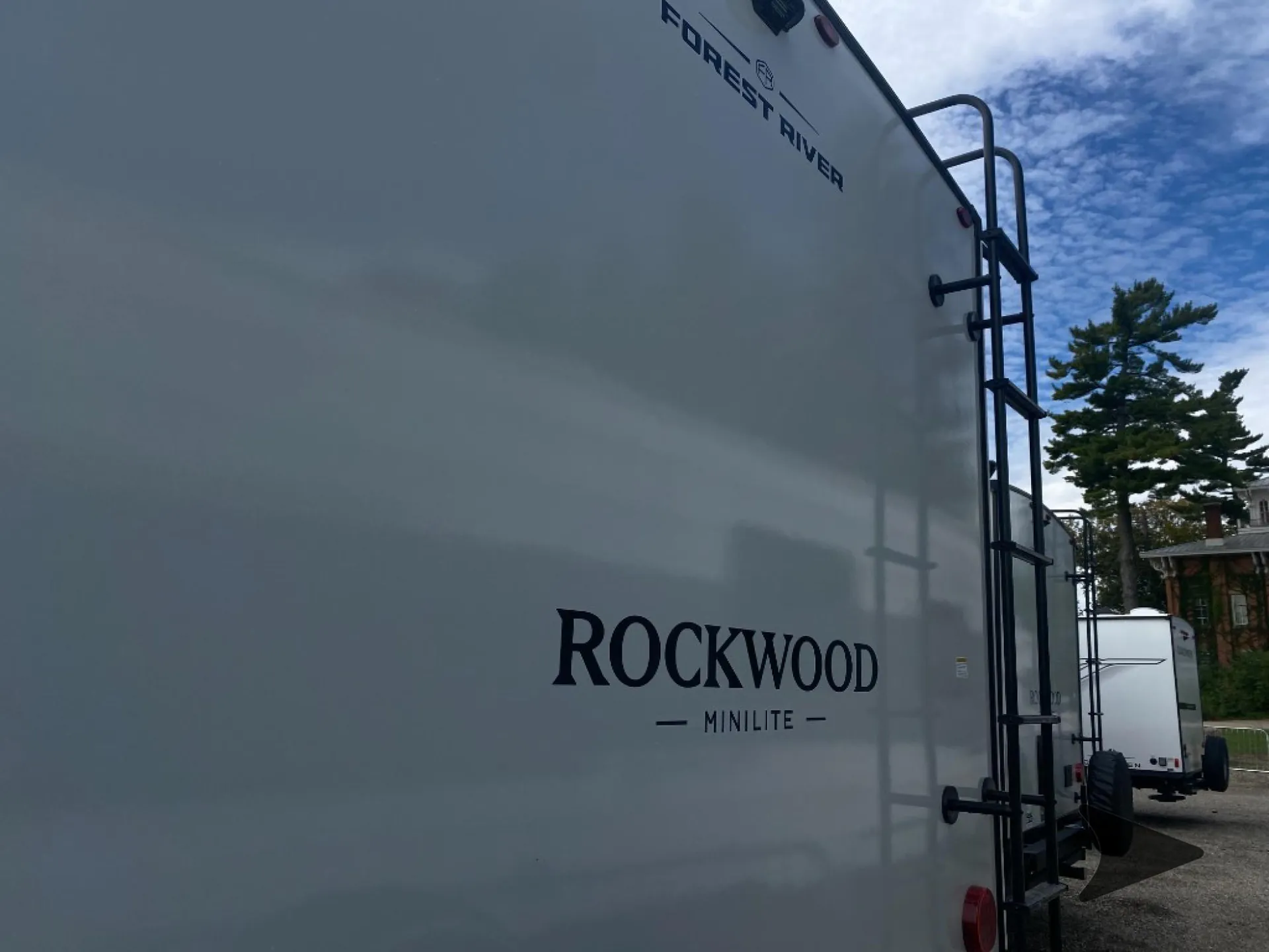 2027 Forest River Rockwood Mini Lite 2506FK — Photo 5