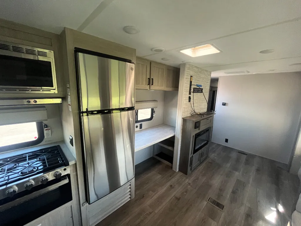 2024 Coachmen Catalina Legacy Edition 333FKTS, Photos photo 19