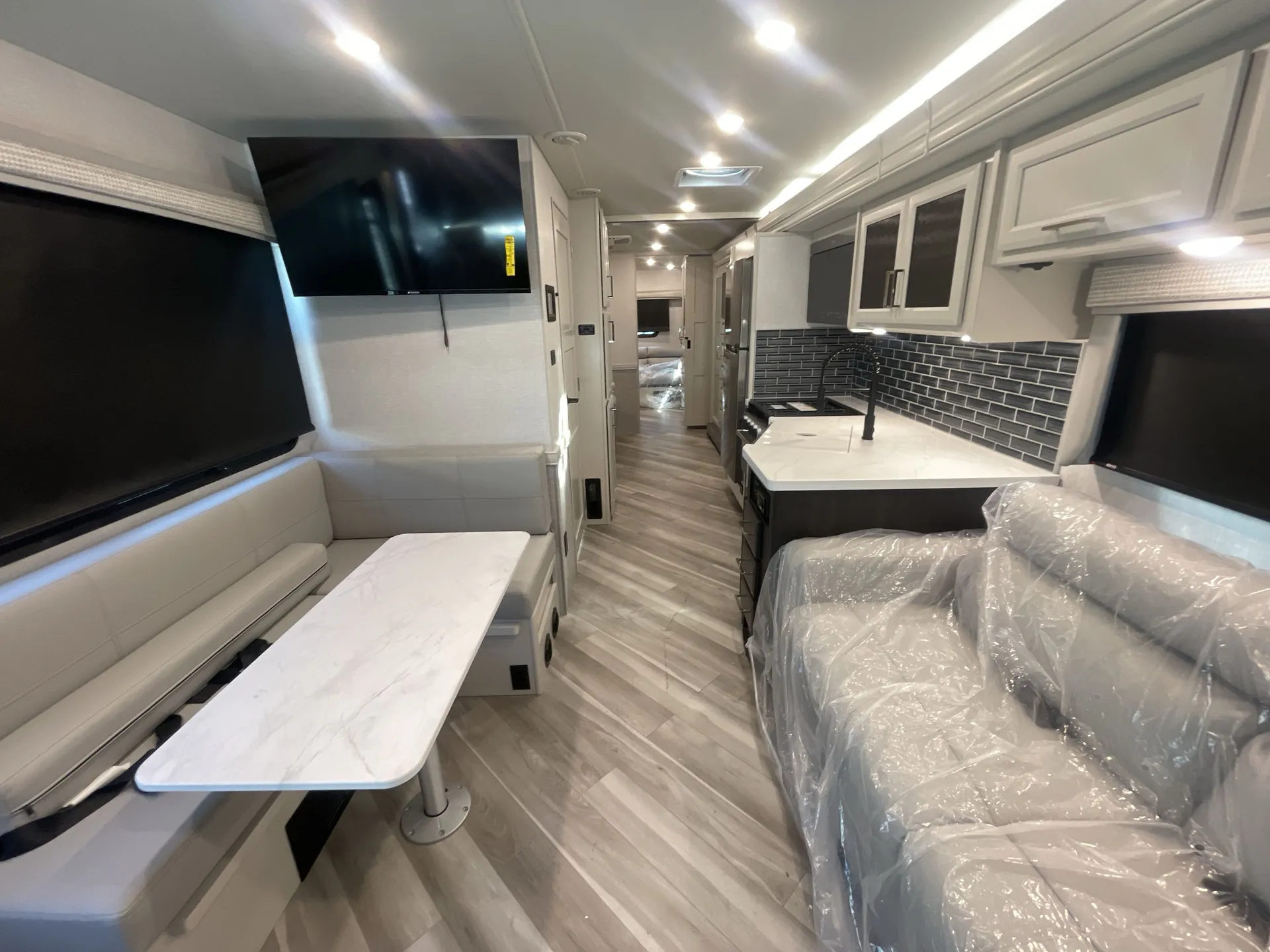 2026 holiday rambler Invicta 36Y — front