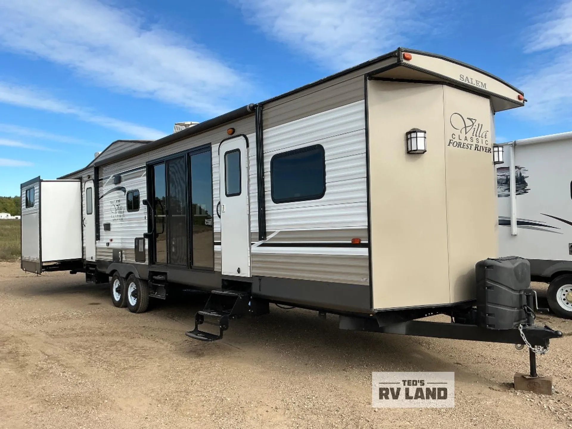 2019 Forest River Salem Villa 42QBQ - Photo 2
