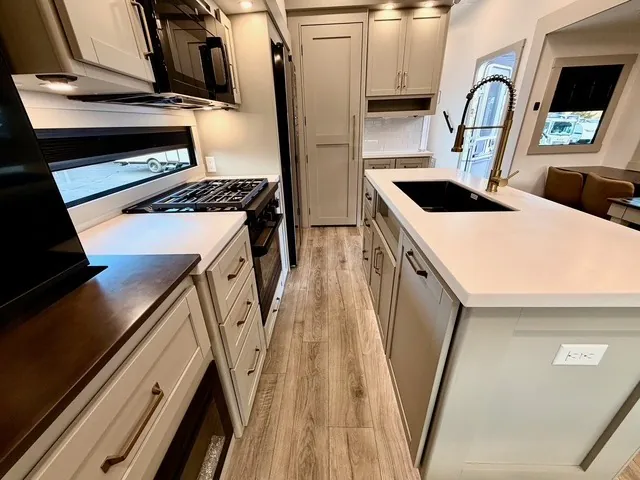 2026 Brinkley Model Z 3610, Kitchen photo 5