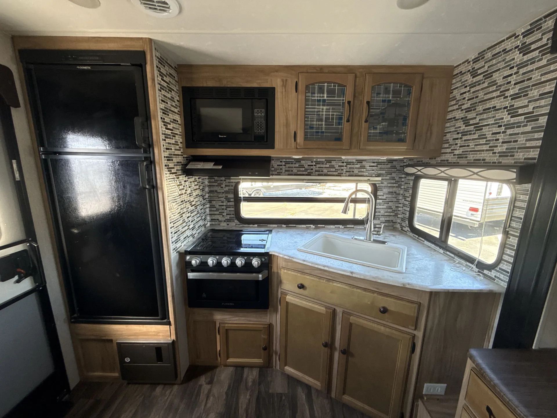 2019 Coachmen Freedom Express Ultra Lite 246RKS — living area main