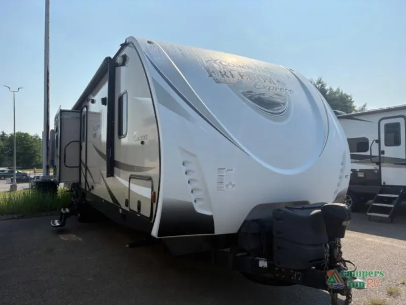 2017 Coachmen Freedom Express Liberty Edition 320BHDSLE - Photo 2