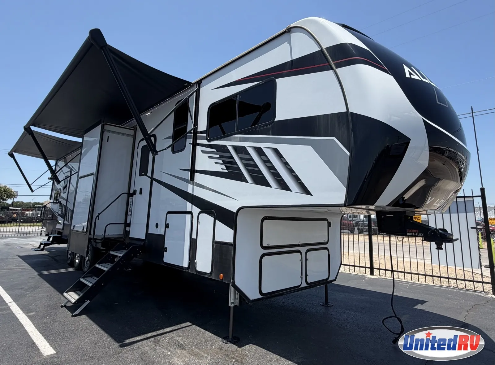 2023 Alliance RV Valor 40V13 - Photo 2