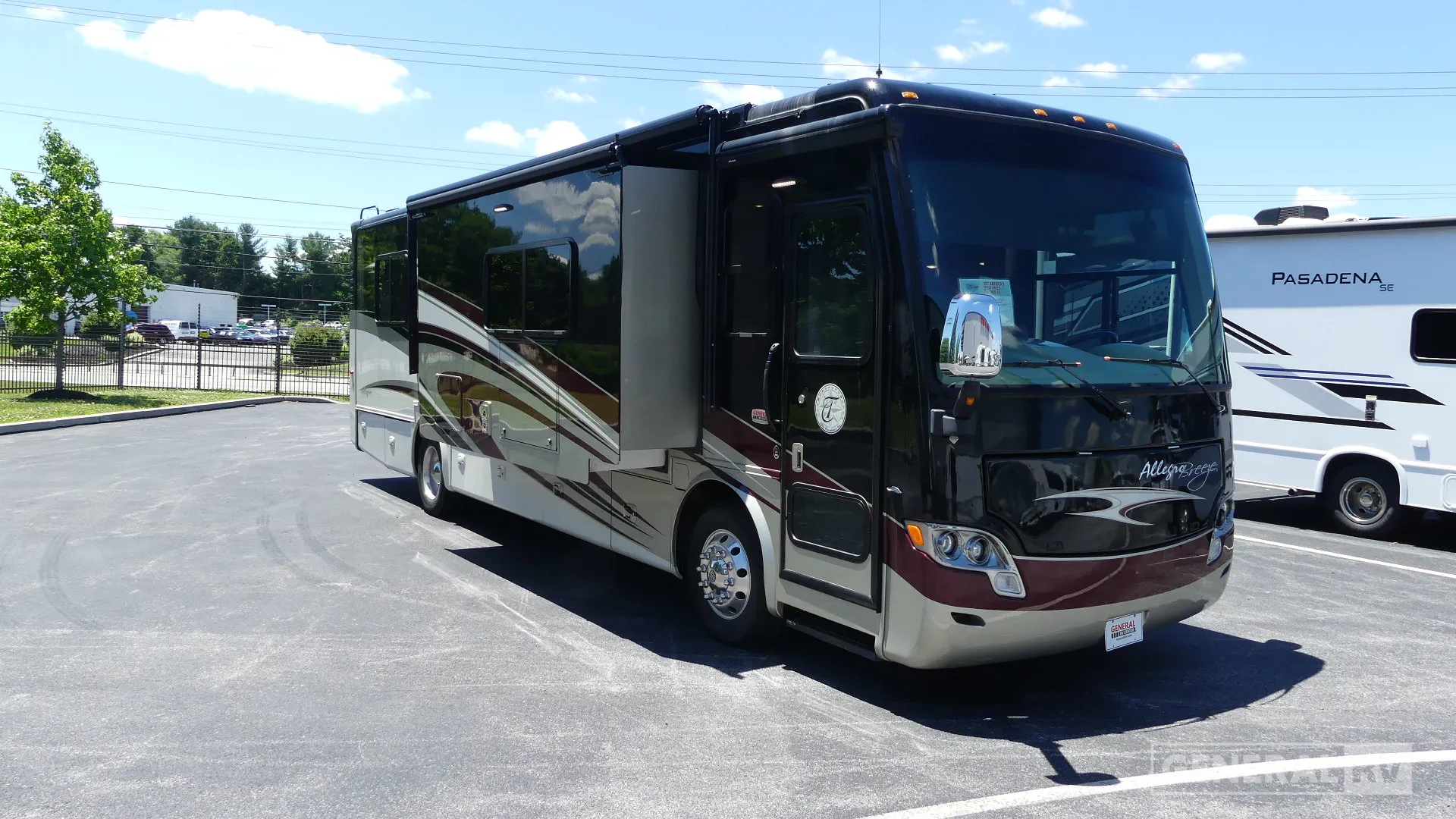2014 Tiffin Allegro Breeze 32BR - Photo 2