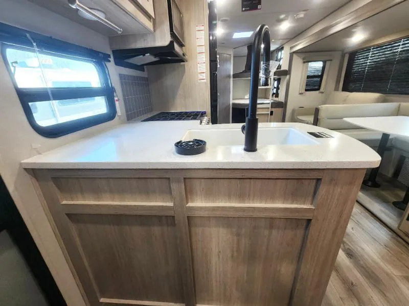 2026 Coachmen Catalina Legacy Edition 273DBHCK, Photos photo 6