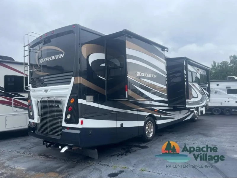 2011 Fleetwood RV Expedition 36M - Photo 3