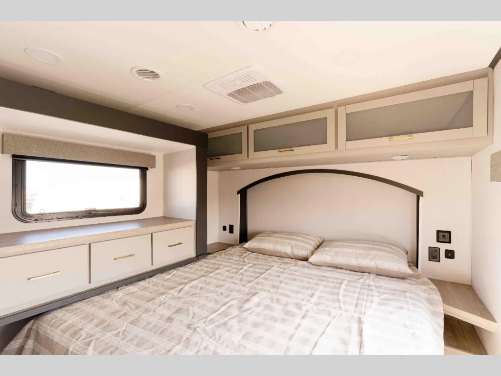 2027 Forest River Stealth 2800, Photos photo 11