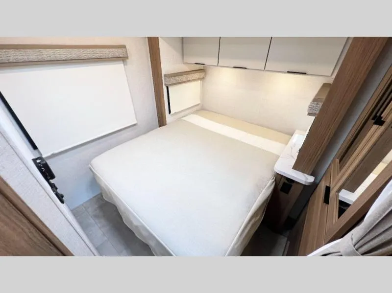 2027 Thor Motor Coach Chateau 22Z - Photo 4
