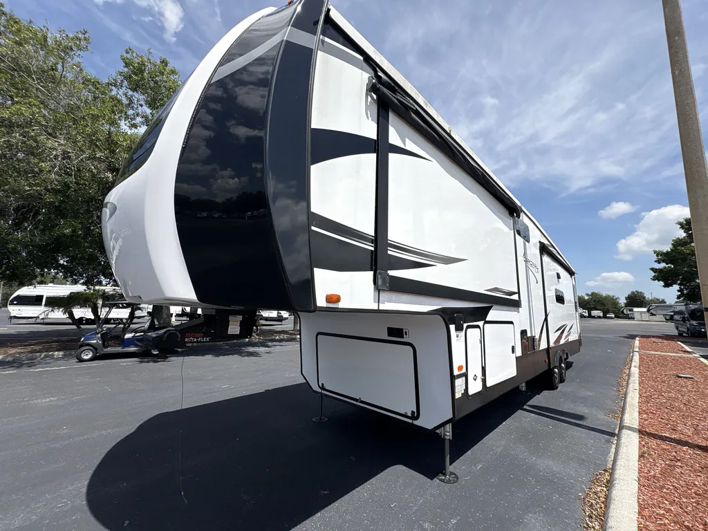 2022 Forest River Cardinal Luxury 380RLX, Photos photo 6
