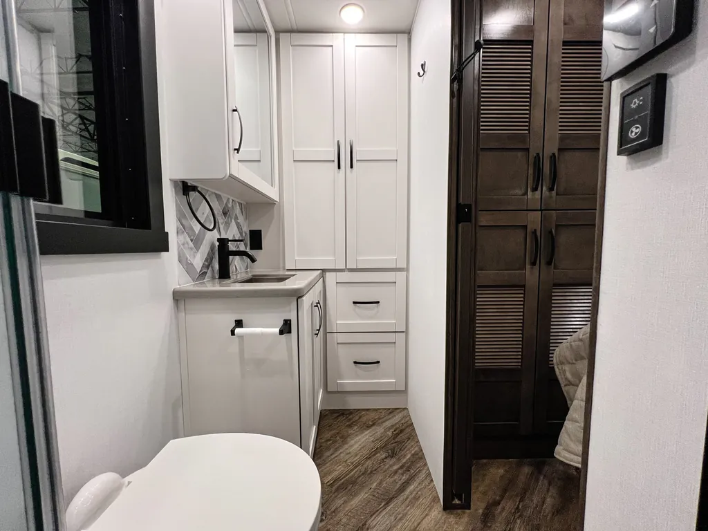 2026 Entegra Coach Accolade 37K, Photos photo 26