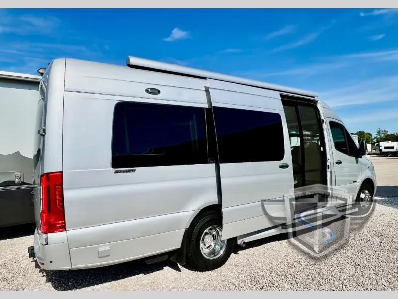 2024 Midwest Automotive Designs Passage MD2 Lounge 170 EXT - Photo 4