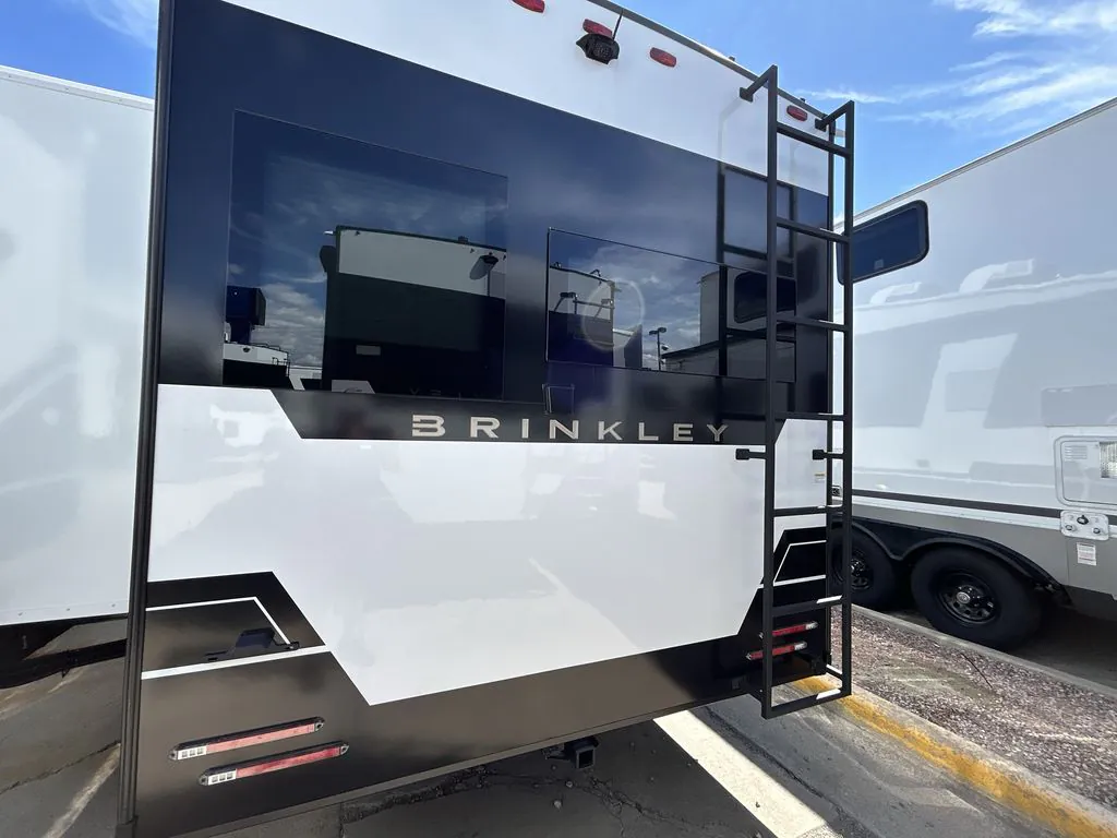 2027 Brinkley Model Z 2680, Photos photo 7
