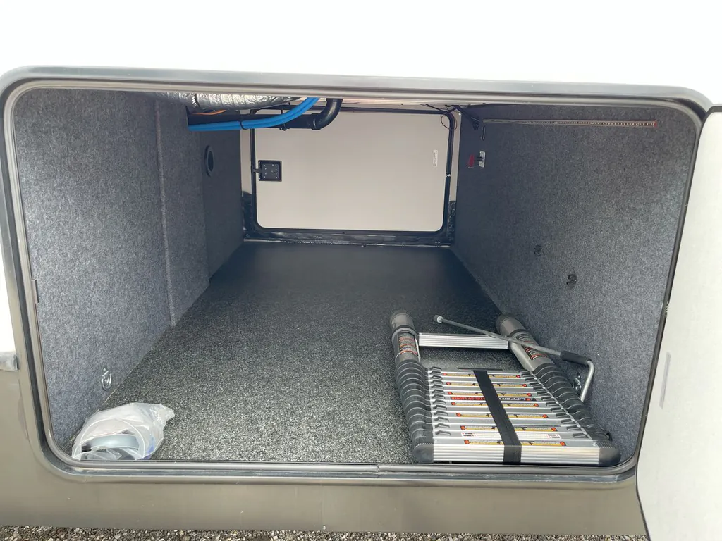 2023 Forest River Cardinal Luxury 380RLX, Photos photo 4