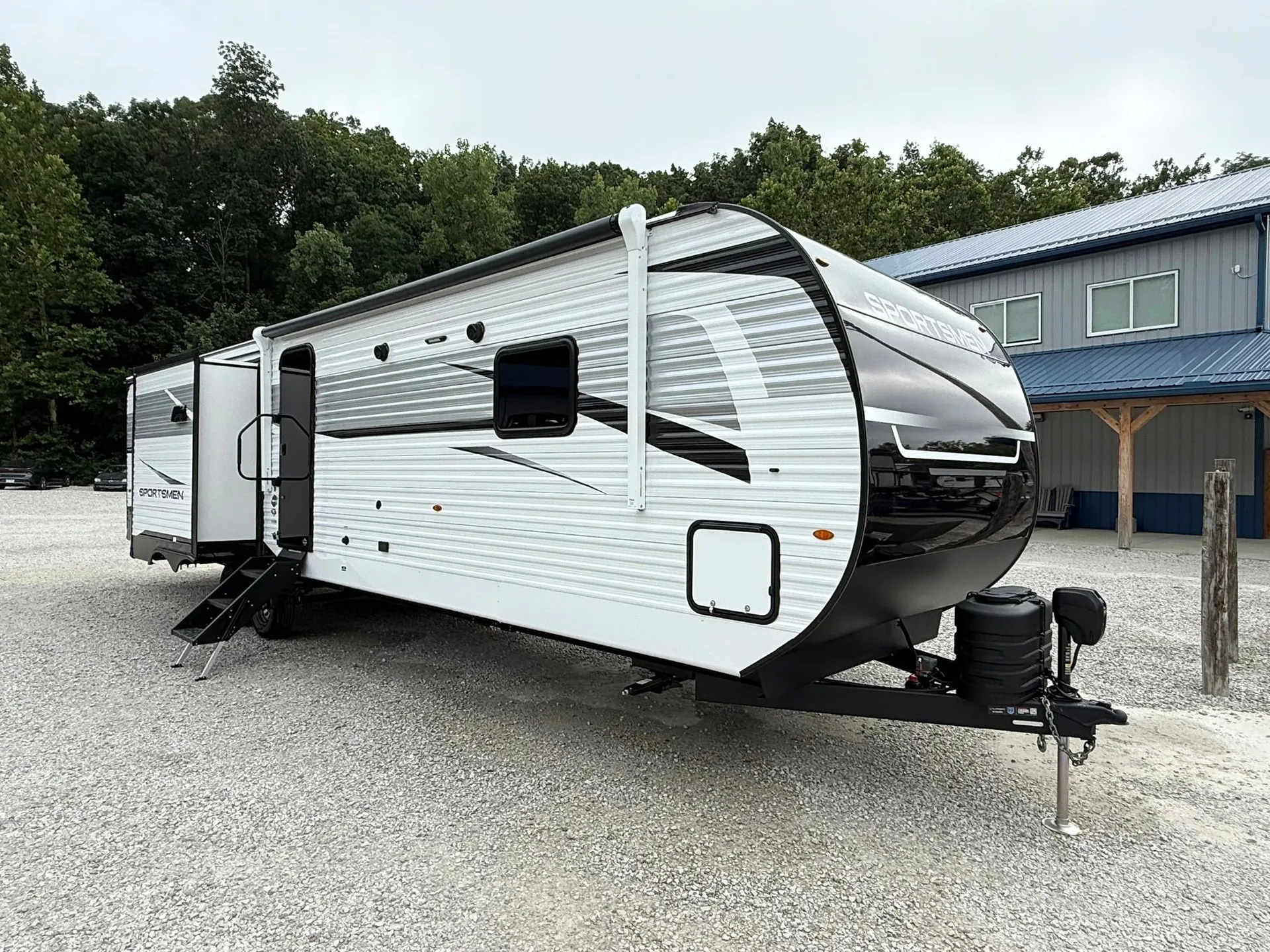2027 K-Z Sportsmen SE 344BHKSE - Photo 3
