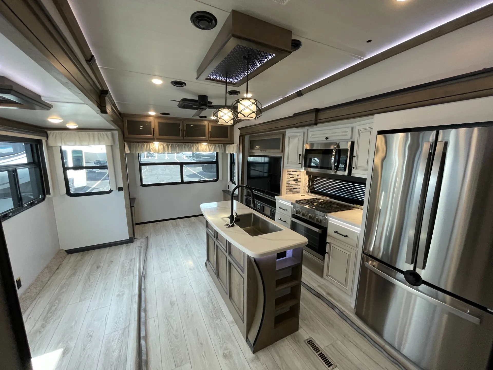 2024 Keystone Montana 3123RL - Photo 2