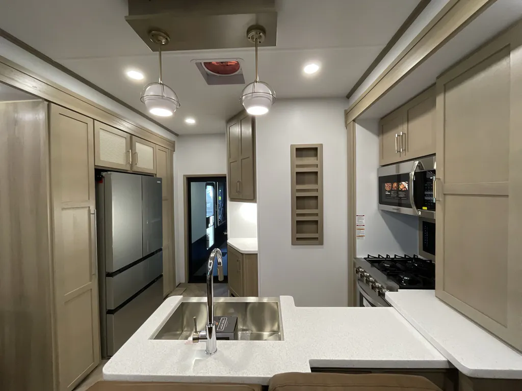 2026 Keystone Raptor 433, Photos photo 37