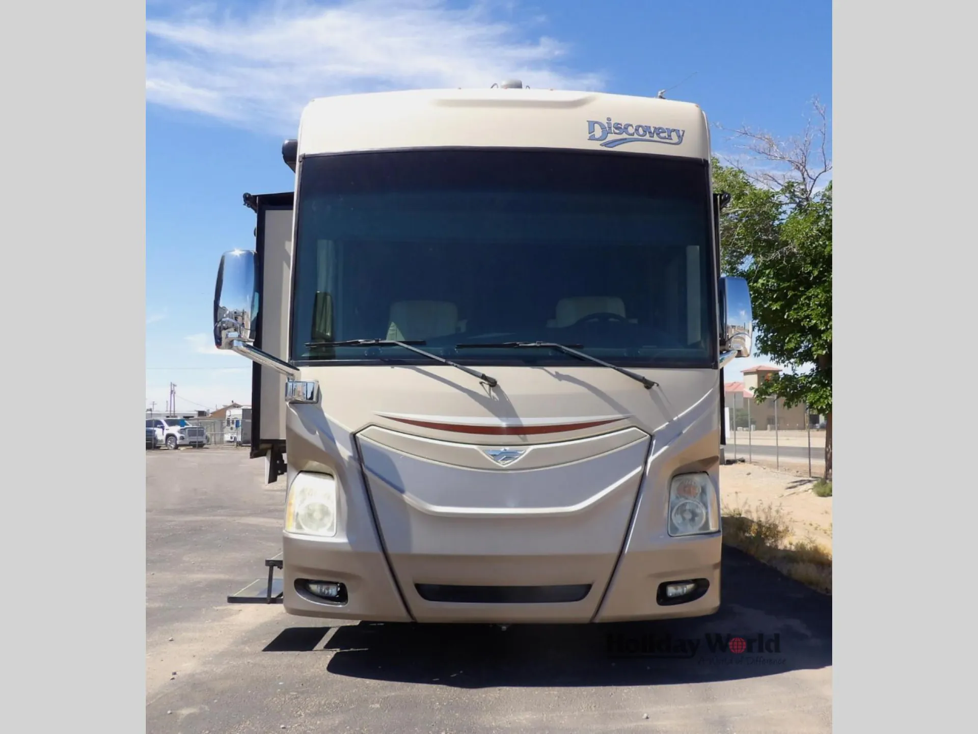 2015 Fleetwood Discovery 37R - Photo 4