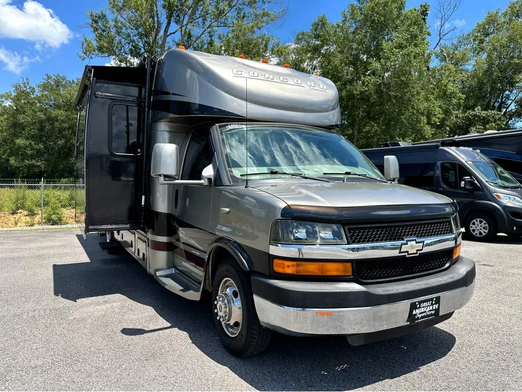 2013 Coachmen Concord 300TS - Photo 2