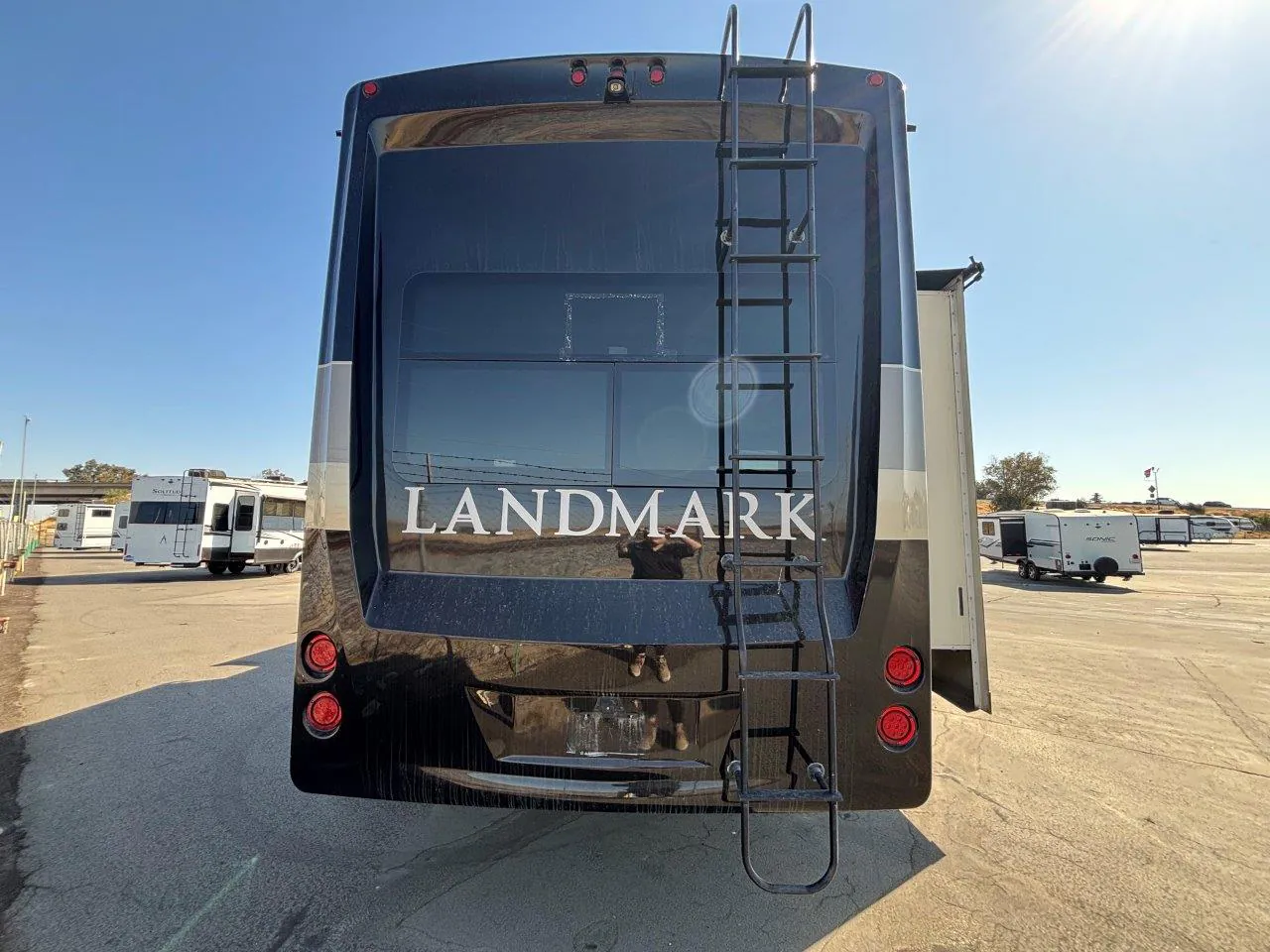 2018 Heartland Landmark LM Oshkosh - Photo 3