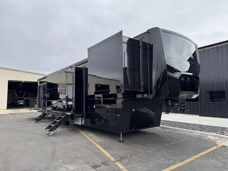 2026 Axiom RV Vendetta V4250SP - Photo 4