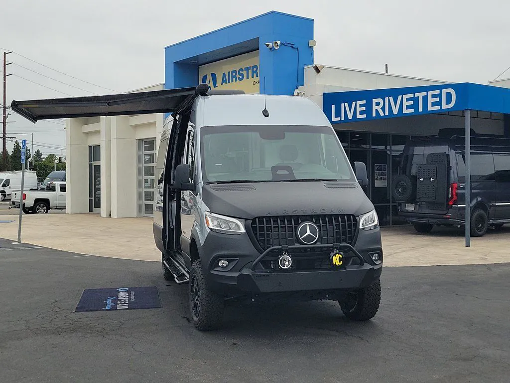 2025 Airstream Interstate 19X - Photo 3