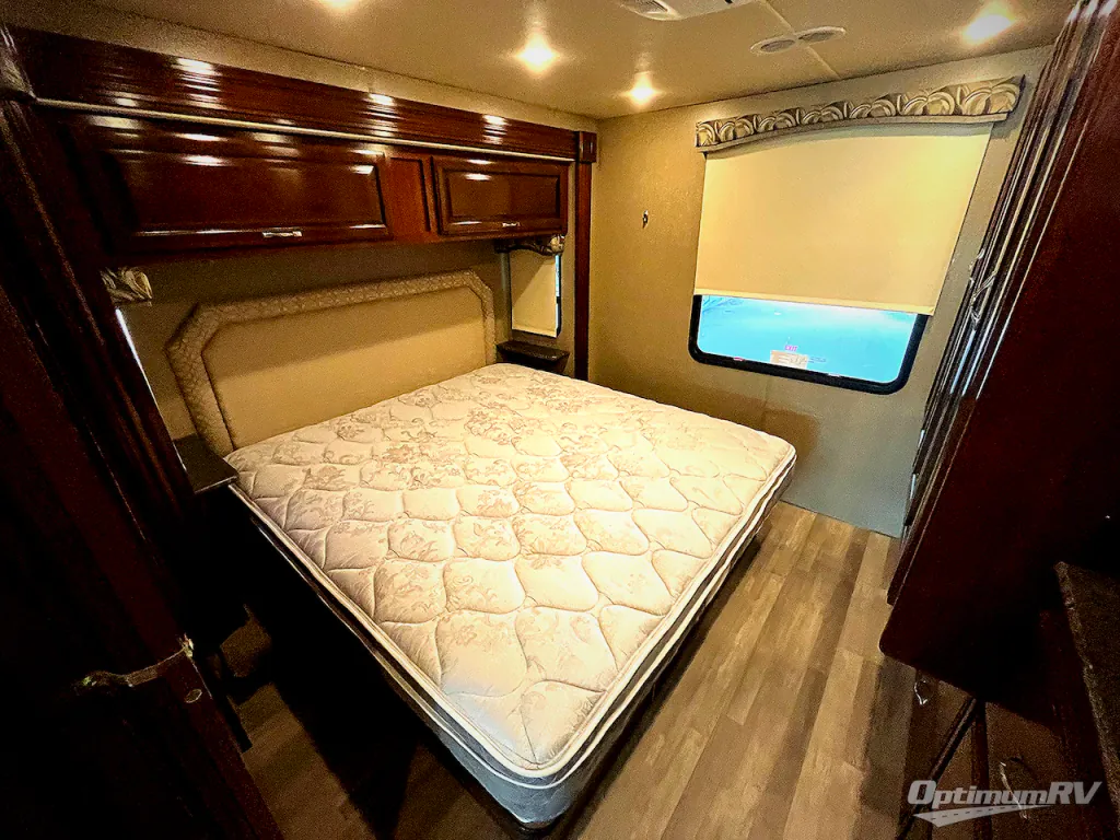 2018 Fleetwood Flair 30P, Photos photo 16