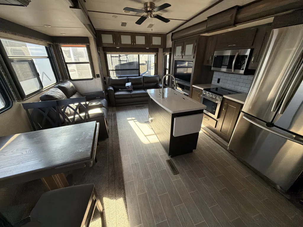2019 Keystone Montana High Country 385BR, Photos photo 2