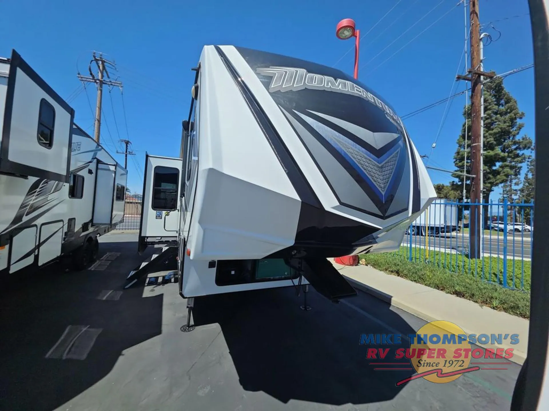 2018 Grand Design Momentum 381M - Photo 4