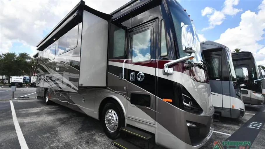2020 Tiffin Phaeton 40 IH - Photo 2