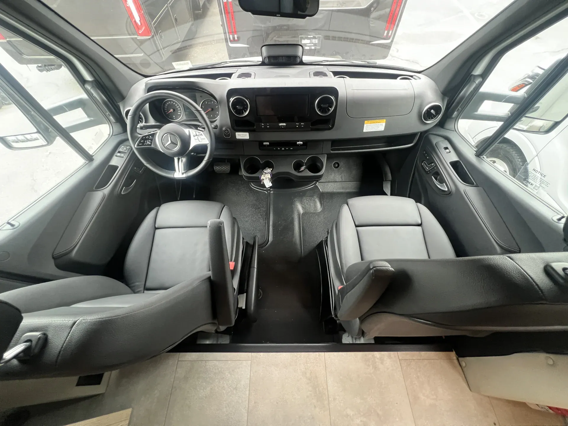 2026 Thor Motor Coach Chateau Sprinter 24LV - Photo 3
