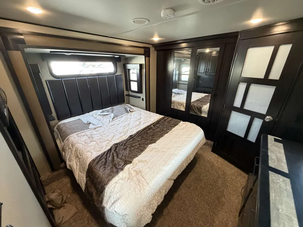 2017 Grand Design Momentum 397TH, Photos photo 23